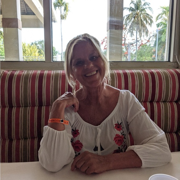 Meet your Posher, Myna - Picture 2 of 2